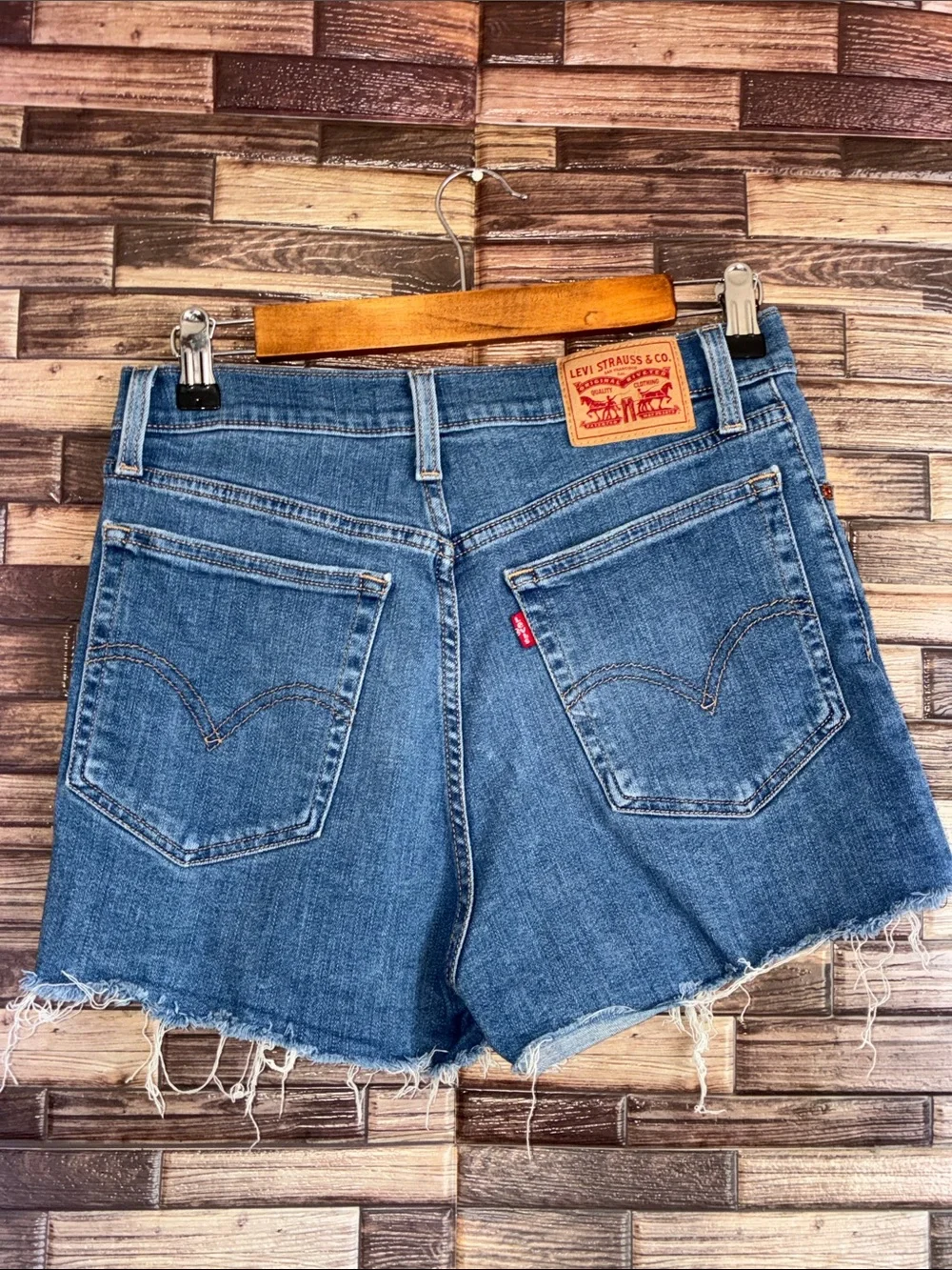 EUC Ladies Levi's Distressed Frayed Hem High Rise Stretch Denim Shorts Blue 29